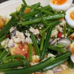 ยำผักกูด หมูสับ