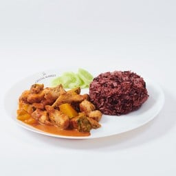 ข้าวสเต็กหมูผัดพริกแกง 390 kcal