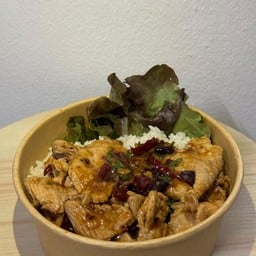 Easy Dish - กระเพรา หมี่คลุกไก่ฉีก