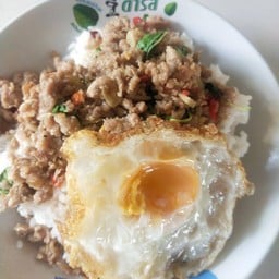 กระเพราหมูสับไข่ดาว