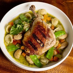 ขาเป็ดย่างในซอสเพสโต้