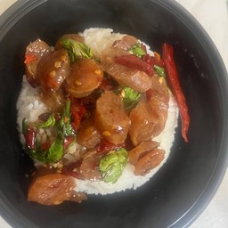 กระเพราไก่เชียงราดข้าว