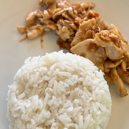 ข้าวไก่ผัดกระเทียมน้ำมันหอย