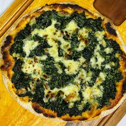 พิซซ่าผักโขมอบชีส