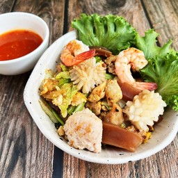 S 8 สุกี้งี่เง่าแห้ง(ไก่ หมู หมูเด้ง หมึกกรอบ ปลาหมึก กุ้ง)