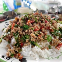 เจ๊ตา ก๋วยเตี๋ยวหมูโบราณในบ้าน (แม่กรอง)