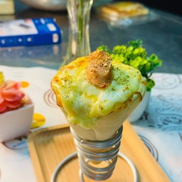 พิซซ่าหน้าไส้กรอกชีส