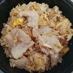 ข้าวผัดไข่หมูหมักนุ่ม