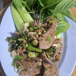 ส้มตำ ยำลาบ น้องของขวัญ  ปรีดีพนมยงค์ 5 สุขุมวิม71