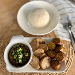 ข้าว+ไส้อั่ว+หมูยอ+น้ำพริกหนุ่ม