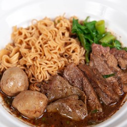 เส้นมาม่าเนื้อทุกอย่าง