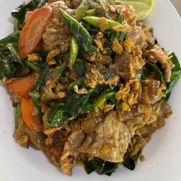 ผัดซีอิ้ว เส้นใหญ่ (เลือกเนื้อสัตว์ได้เลยจ้า)