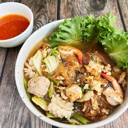 S 16 สุกี้งี่เง่าน้ำ(ใส่ไก่ กุ้ง ปลาหมึก หมึกกรอบ หมูเด้ง