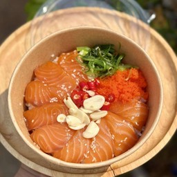 ข้าวหน้า แซลมอนดองซีอิ๊ว แถมฟรีน้ำจิ้มซีฟู๊ด
