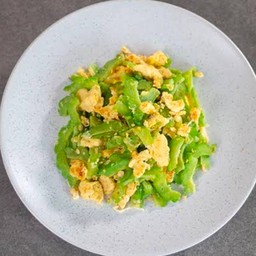 มะระผัดไข่