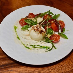 สลัดบูร์ราต้าทรัฟเฟิลดำ