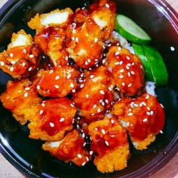 ข้าวไก่ทอดราดซอสเกาหลี