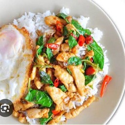 ข้าวกะเพราไก่ไข่ดาว