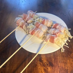 เห็ดเข็มทองพันหมูสามชั้น