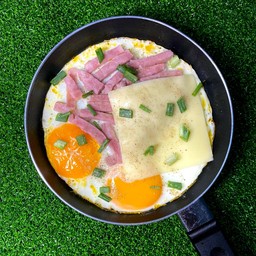 ไข่กระทะแฮมชีสปะ