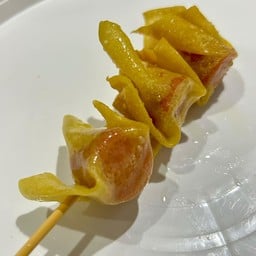 ทอดปุ๊บ กินปั๊บ ลูกชิ้นทอด กระเพรา  (by เด็กหอ)