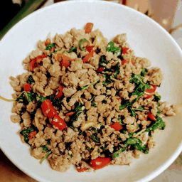 กระเพราเป็นกับข้าว