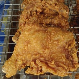 ร้านข้าวแกงเจ้เริง 30ปี แห่งบางคู่รัด มีส้มตำลูกชิ้นทอดไก่ทอด