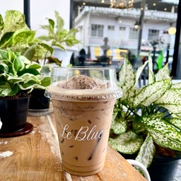 คาปูชิโน่เย็นท็อปไอศกรีมรสกาแฟ