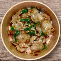 ข้าวกะเพราหมูสามชั้นสไลเดอร์