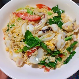 ข้าวผัดปลาหมึก