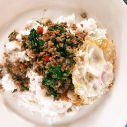 เจ๊ตา ก๋วยเตี๋ยวหมูโบราณในบ้าน (แม่กรอง)