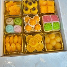 ขนมมงคล9อย่างถ้วยสี่เหลี่ยม