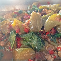 ผัดมะเขือยาว