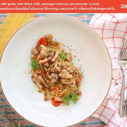 คาเปลินี่ ผัดใส้กรอกสด และขนมปังป่นไสตล์โปรวองซ์