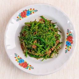 คั่วผักกูดออร์แกนิคใส่กะปิ 有機醬菜炒