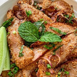 หมูน้ำตก