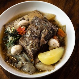 ซี่โครงเนื้อวัวต้มแบบปอโตเฟอ