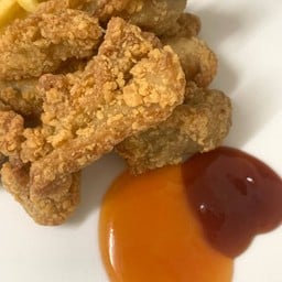 เฟรนฟรายทอด & ไก่ป๊อปทอด by แมวบ้าน 3 ตัว