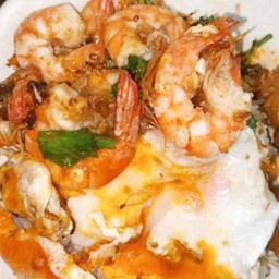 กุ้งผัดกระเทียม+ใส่ไข่ 1 ฟอง (กุ้ง 4-5ตัว ตามขนาด)