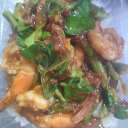 ผัดพริกแกงกุ้ง ราดข้าว