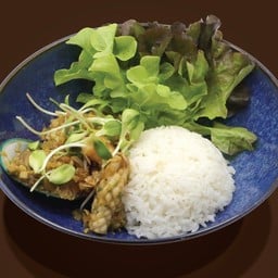 ข้าว ไก่-กุ้ง-ทะเล อบกระเทียมพริกไทย ต้นอ่อนทานตะวัน