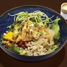 สลัดไก่ย่าง คอนยากุบรอกโคลีย่าง
