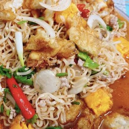 ยำมาม่าไข่ดาว