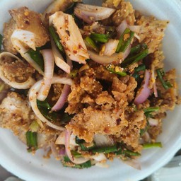 ยำไก่แซ่บ