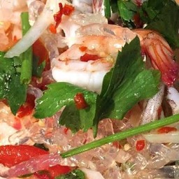 ยำเส้นแก้วหมูสับ หมูยอ ไส้กรอก