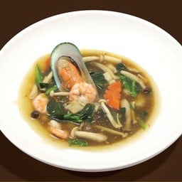 ราดหน้า คะน้าฮ่องกงเห็ดญี่ปุ่น อกไก่