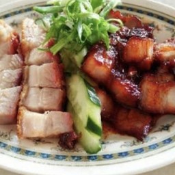หมูกรอบ+หมูแดง 烧肉+叉烧