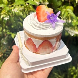 สตรอเบอร์รี่ช็อตเค้ก