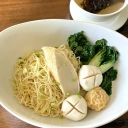 บะหมี่ลูกชิ้นปลา น้ำ