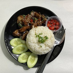 ผัดกะเพราสามชั้นย่าง(มันส์จัด)